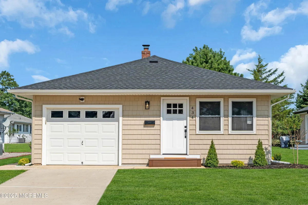 Property Slideshow image 1 of 32 | 434 saint thomas dr, Toms River, NJ, 08757