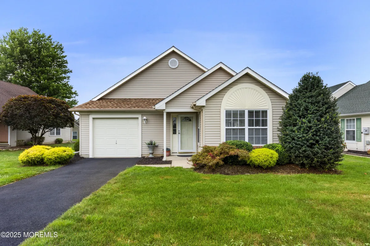 Property Slideshow image 1 of 35 | 2664 silver hill ln, Toms River, NJ, 08755
