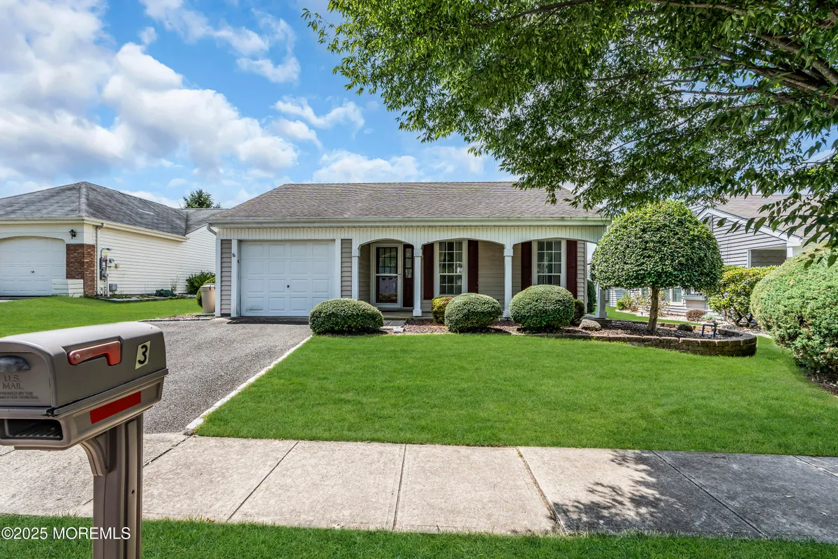 Property Slideshow image 1 of 39 | 3 weybridge pl, Manchester, NJ, 08759