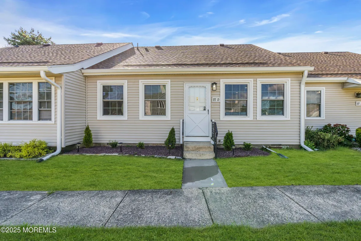 Property Slideshow image 1 of 24 | 77 parkway dr d, Freehold, NJ, 07728