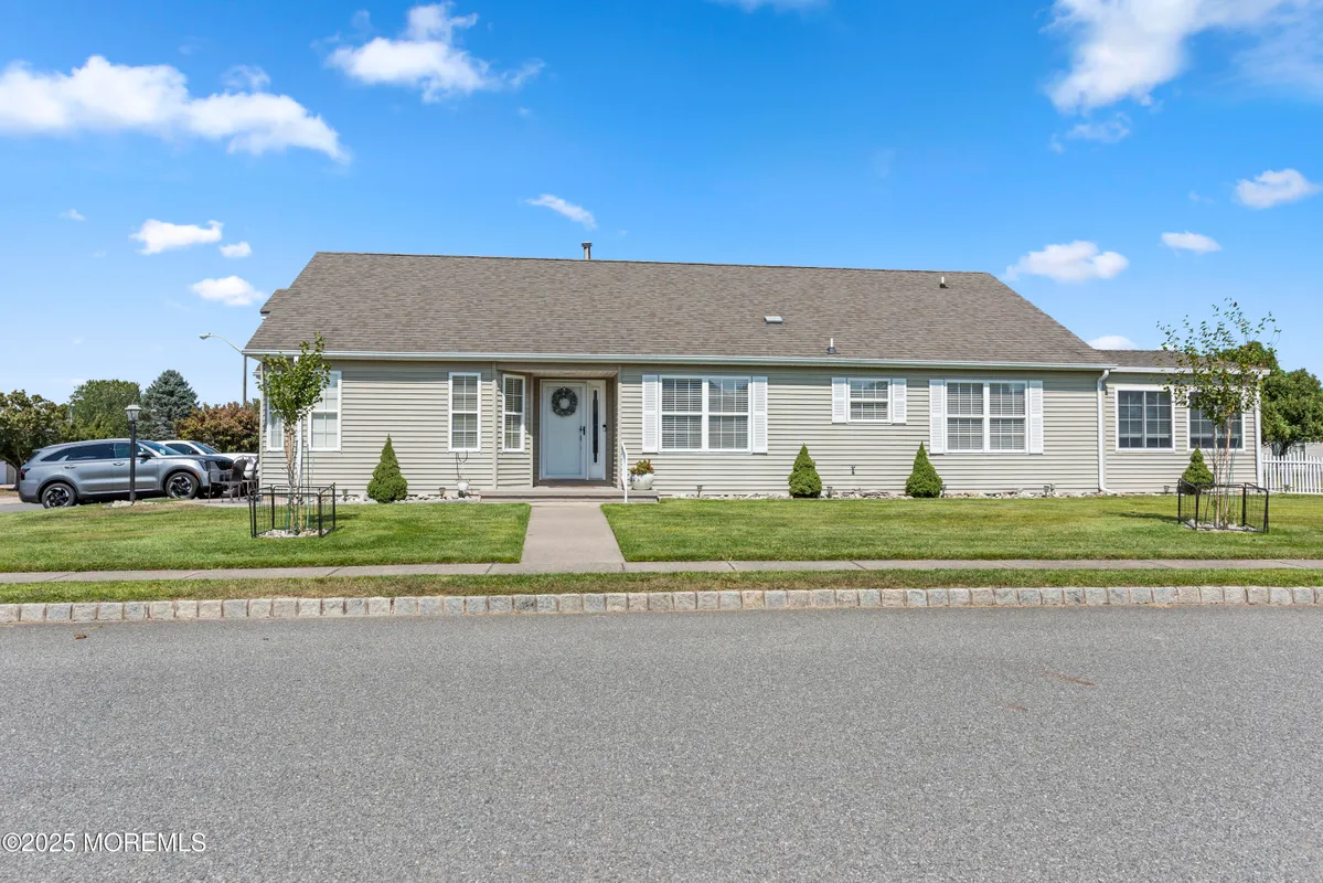 Property Slideshow image 1 of 28 | 10 colwyn way, Toms River, NJ, 08757