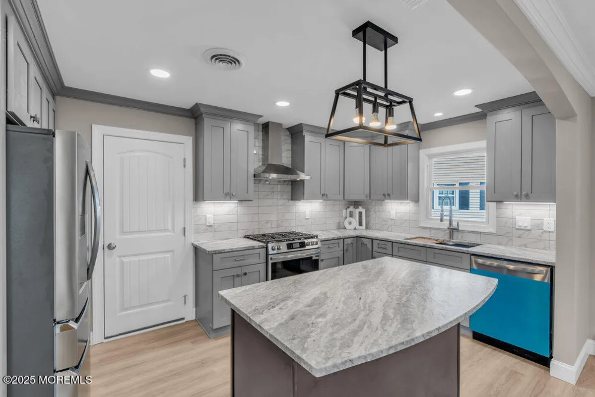 Property Slideshow image 1 of 68 | 33 brookfield ct, Toms River, NJ, 08757