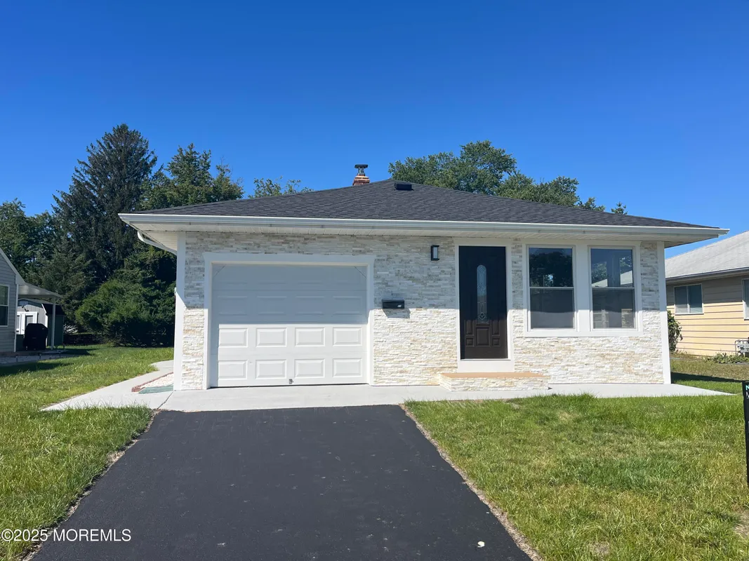 Property Slideshow image 1 of 28 | 13 saint martin pl, Toms River, NJ, 08757