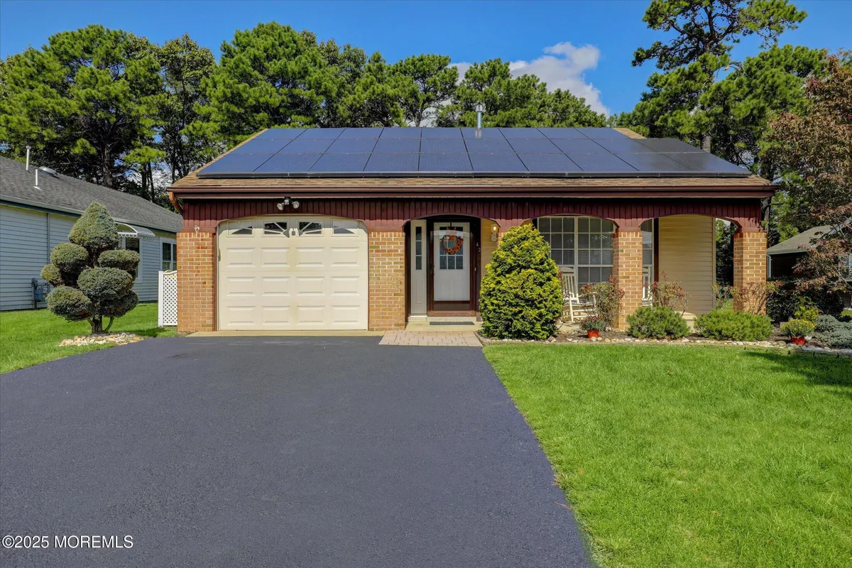 Property Slideshow image 1 of 51 | 42 twyford ln, Manchester, NJ, 08759