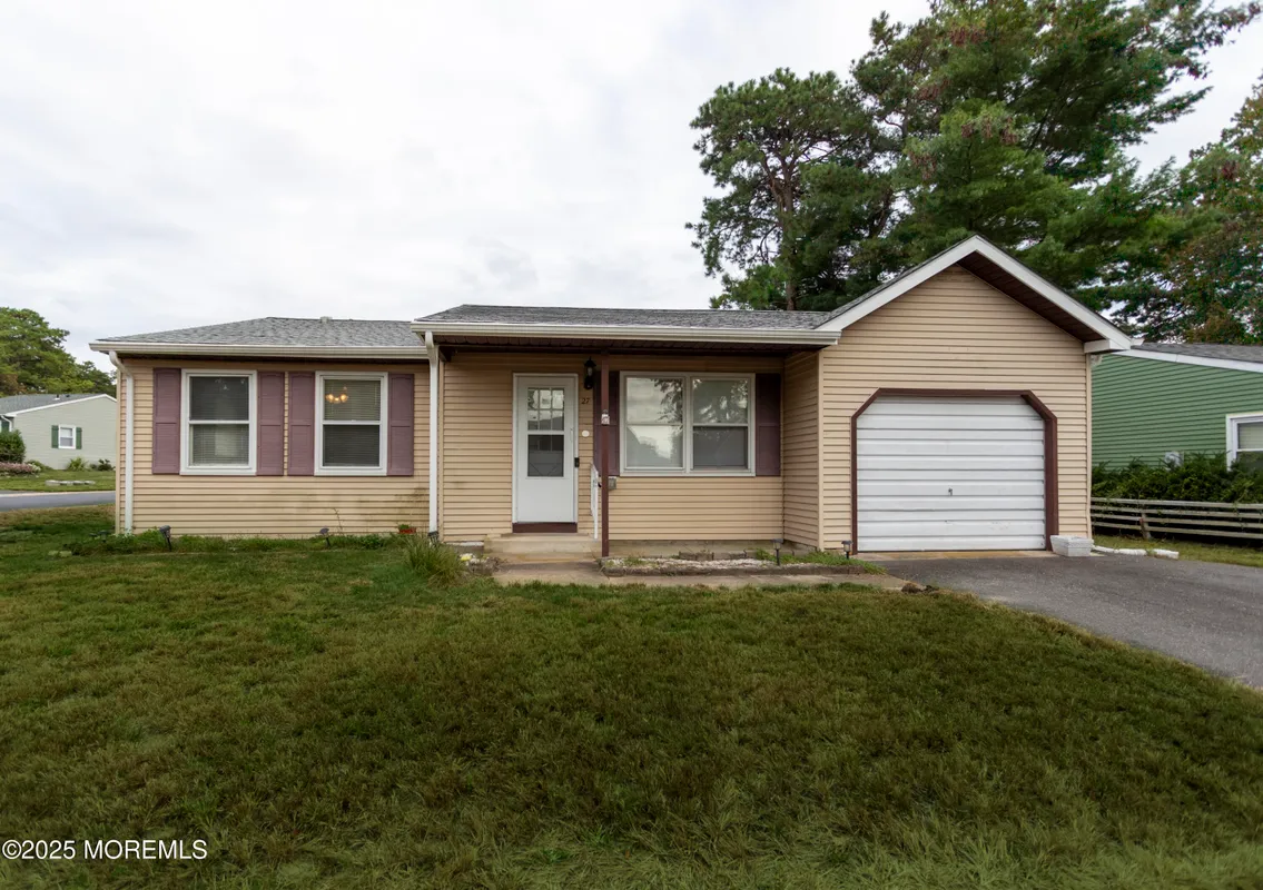 Property Slideshow image 1 of 17 | 27 keene st # 70, Whiting, NJ, 08759