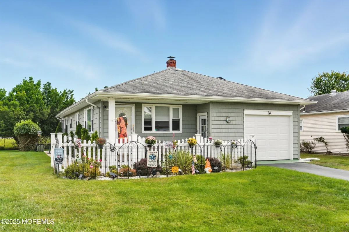 Property Slideshow image 1 of 50 | 24 port royal dr, Toms River, NJ, 08757