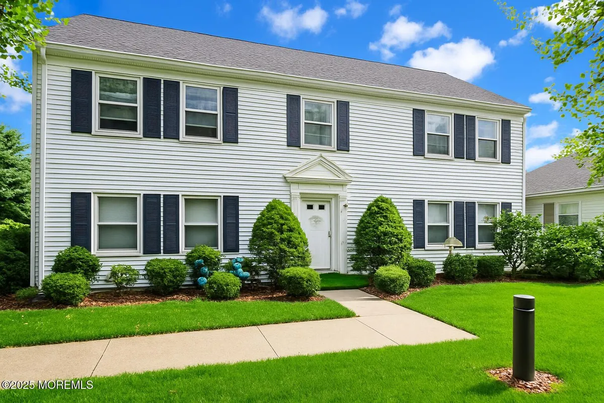 Property Slideshow image 1 of 36 | 374n new bedford ln, Monroe, NJ, 08831
