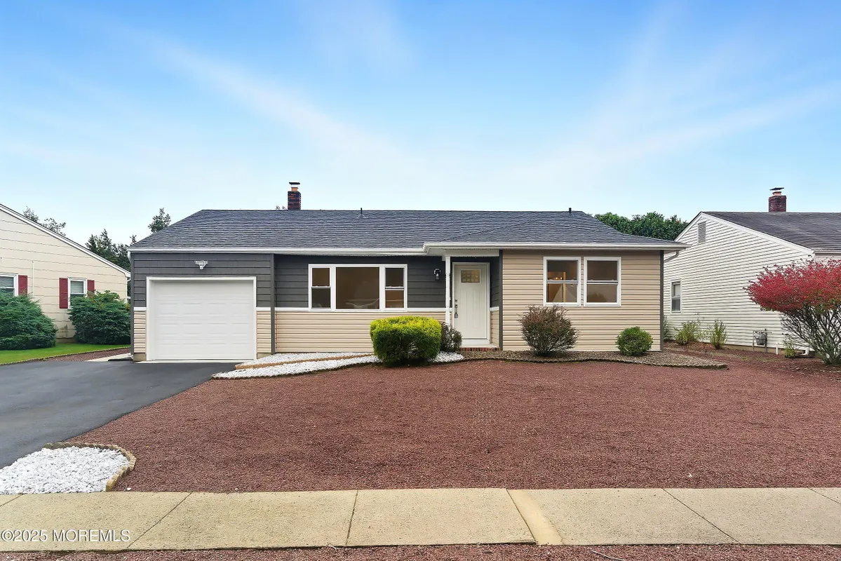Property Slideshow image 1 of 31 | 119 castleton dr, Toms River, NJ, 08757
