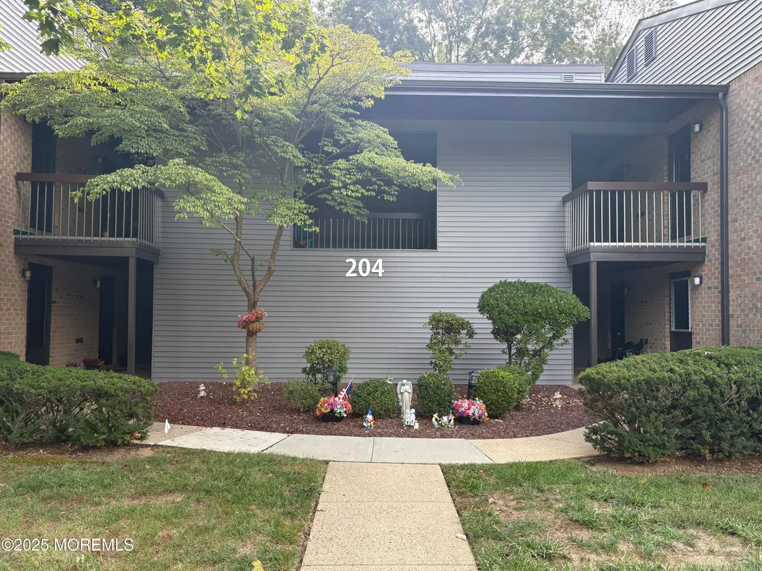 Property Slideshow image 1 of 21 | 204 covered bridge blvd f, Manalapan, NJ, 07726