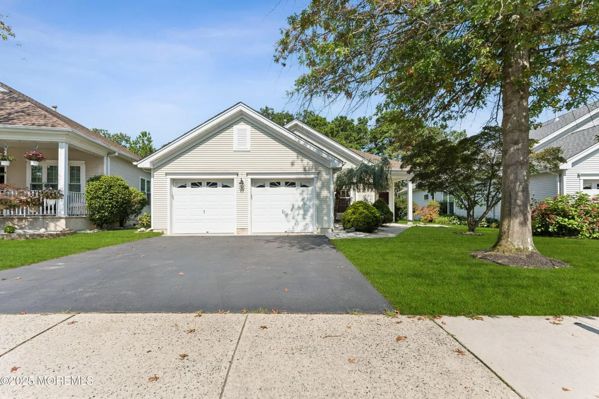 Property Slideshow image 1 of 36 | 25 spring valley dr, Lakewood, NJ, 08701