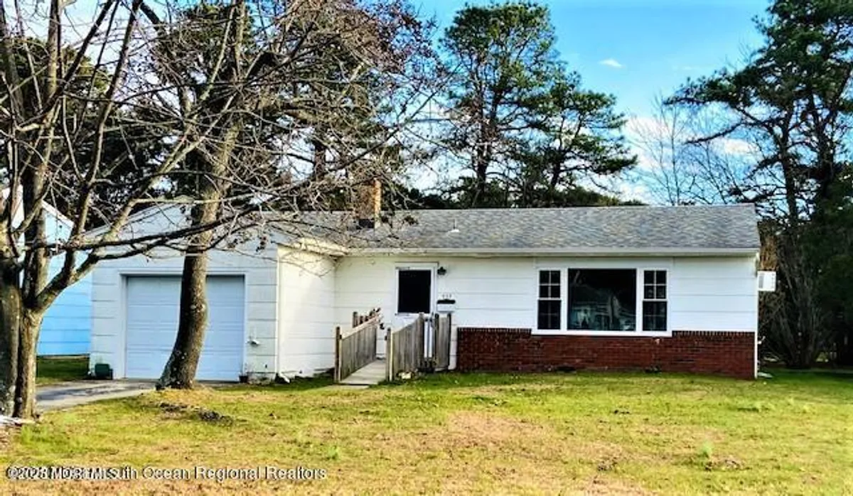 Property Slideshow image 1 of 8 | 937 edgebrook dr, Toms River, NJ, 08757