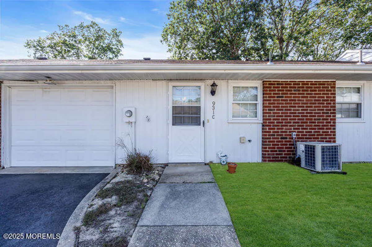 Property Slideshow image 1 of 22 | 931 thornhill ct c, Lakewood, NJ, 08701