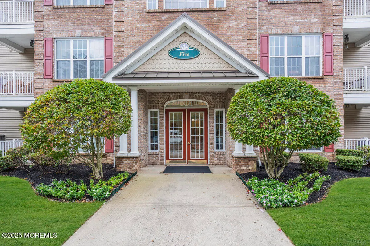 Property Slideshow image 1 of 10 | 512 sophee ln, Lakewood, NJ, 08701