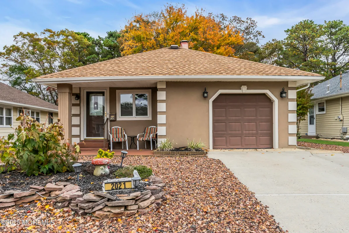 Property Slideshow image 1 of 32 | 2021 mount carmel blvd, Toms River, NJ, 08753