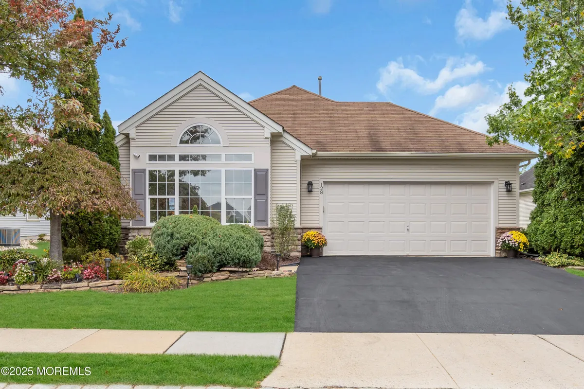 Property Slideshow image 1 of 32 | 128 eleanor rd, Manchester, NJ, 08759