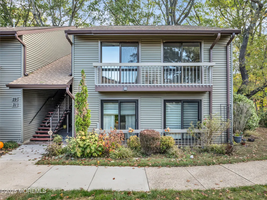 Property Slideshow image 1 of 23 | 33 auburn ct, Red Bank, NJ, 07701