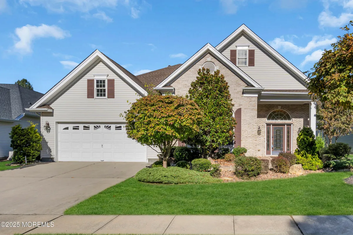 Property Slideshow image 1 of 47 | 6 northshire ct, Freehold, NJ, 07728