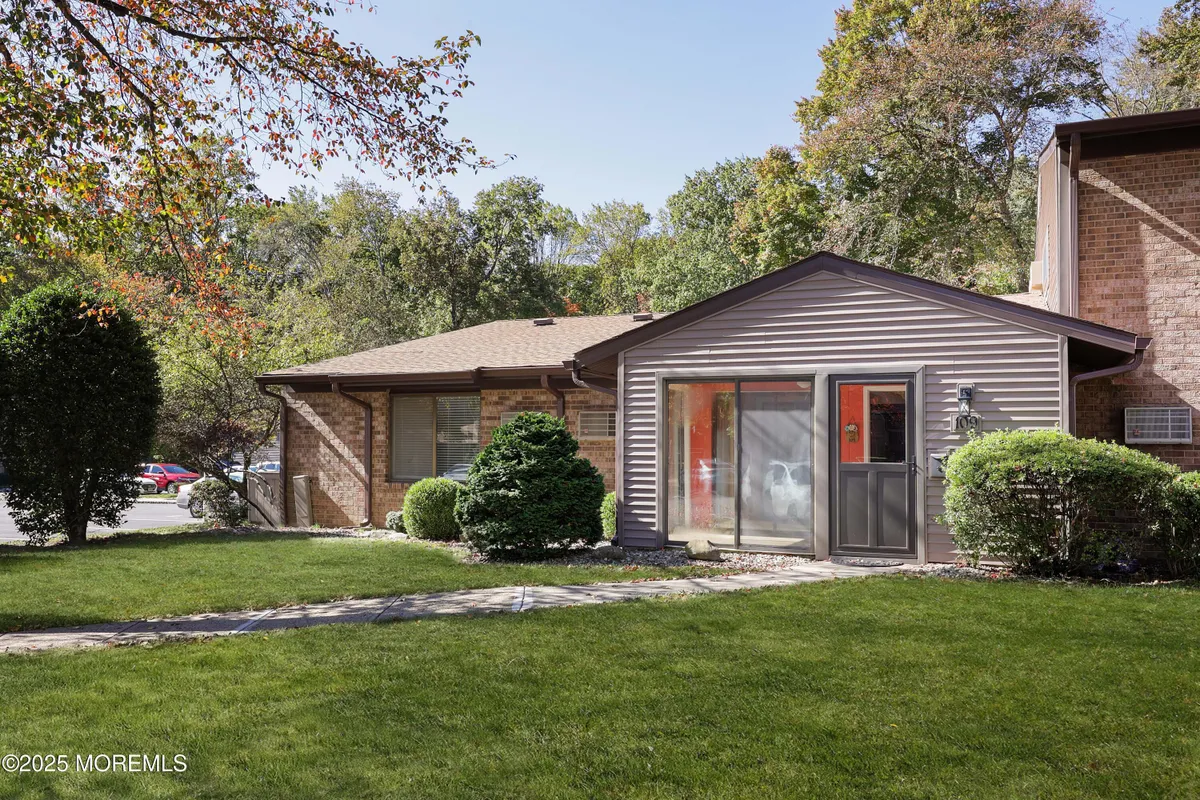 Property Slideshow image 1 of 38 | 109 lexington ct, Red Bank, NJ, 07701