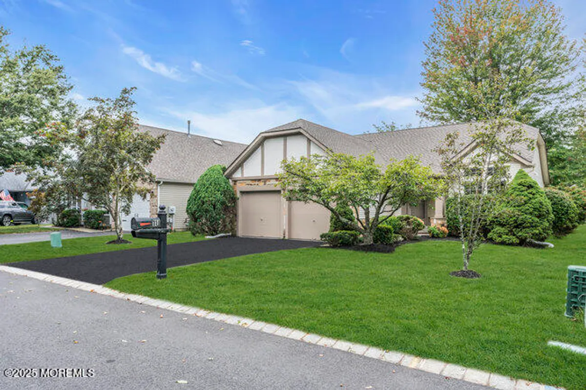 Property Slideshow image 1 of 19 | 11 sedgwick sq, Jackson, NJ, 08527