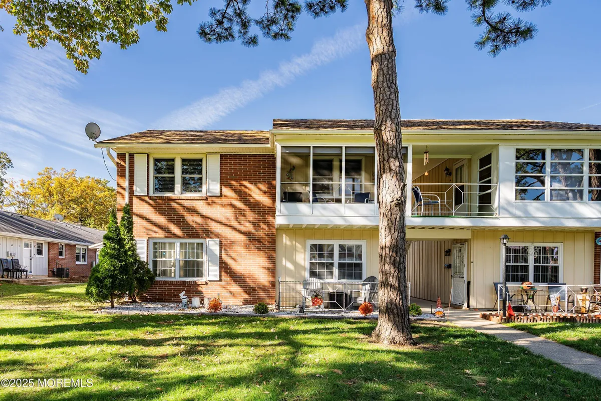 Property Slideshow image 1 of 29 | 44g cambridge ct # 2007, Lakewood, NJ, 08701