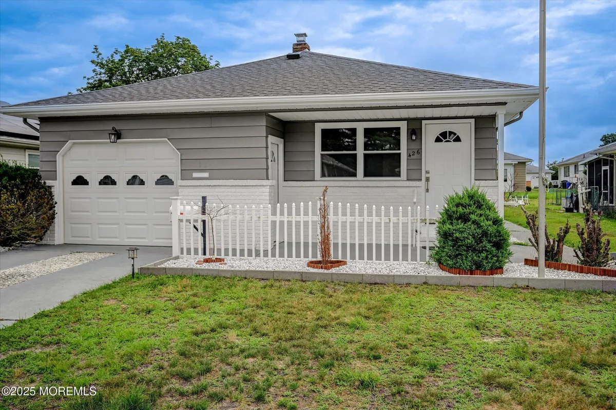 Property Slideshow image 1 of 41 | 426 saint thomas dr, Toms River, NJ, 08757