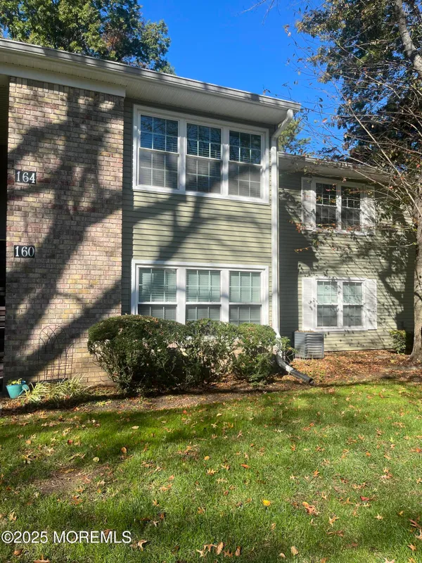 Property Slideshow image 1 of 10 | 164 arrowwood ct, Red Bank, NJ, 07701