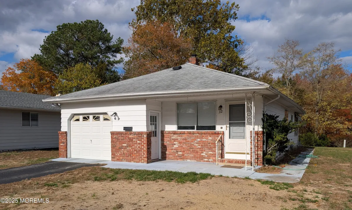 Property Slideshow image 1 of 4 | 32 fort de france ave, Toms River, NJ, 08757