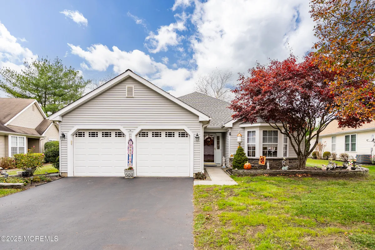 Property Slideshow image 1 of 48 | 14 winding river rd, Lakewood, NJ, 08701
