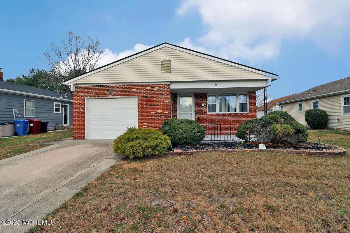 Property Slideshow image 1 of 35 | 38 woodstock dr, Toms River, NJ, 08757
