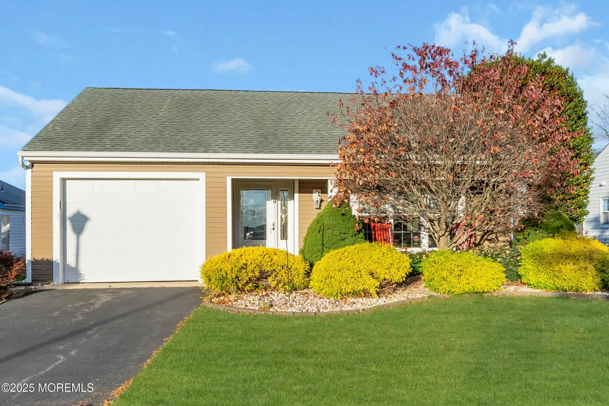 Property Slideshow image 1 of 51 | 2 weybridge pl, Manchester, NJ, 08759