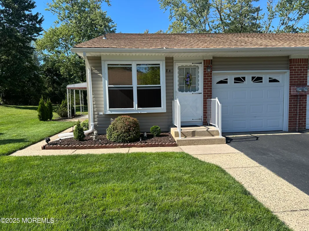 Property Slideshow image 1 of 22 | 8a yorktowne pkwy, Whiting, NJ, 08759