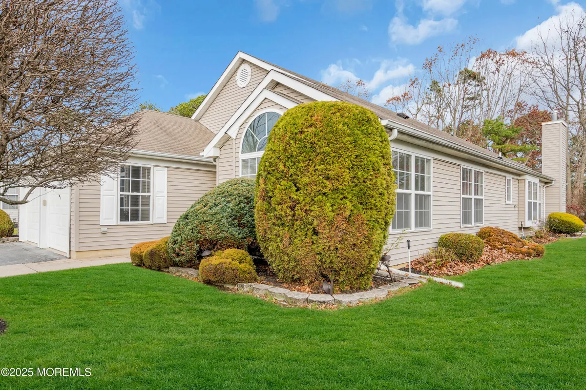 Property Slideshow image 1 of 66 | 9 oakmont rd, Lakewood, NJ, 08701