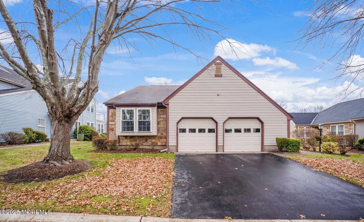 Property Slideshow image 1 of 33 | 11 bedfordshire dr, Monroe, NJ, 08831