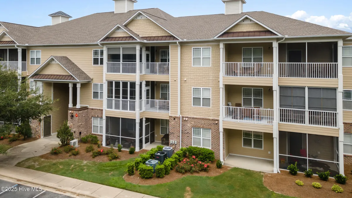 Property Slideshow image 1 of 38 | 221 woodlands way 6, Calabash, NC, 28467