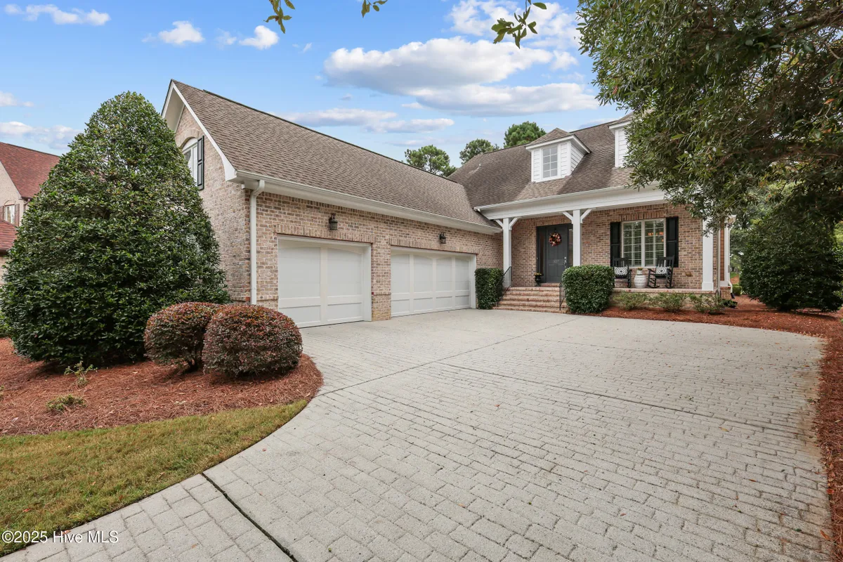Property Slideshow image 1 of 53 | 527 windstar ln, Wilmington, NC, 28411