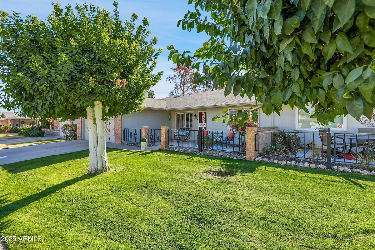 Property Slideshow image 1 of 35 | 10825 w caron dr, Sun City, AZ, 85351