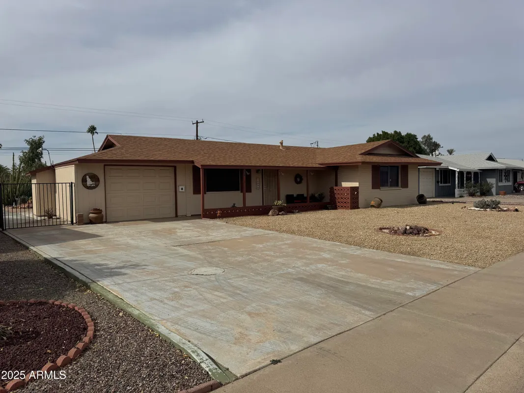 Property Slideshow image 1 of 42 | 12236 n pebble beach dr, Sun City, AZ, 85351