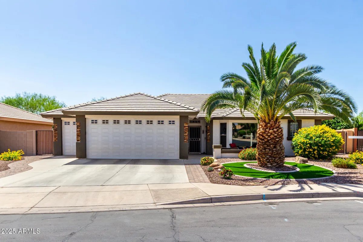 Property Slideshow image 1 of 65 | 2910 s olivewood, Mesa, AZ, 85212