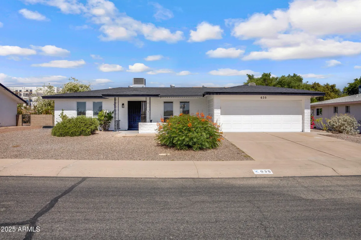 Property Slideshow image 1 of 38 | 635 n 67th pl, Mesa, AZ, 85205