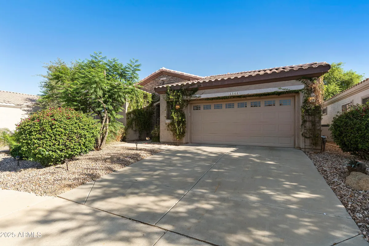Property Slideshow image 1 of 58 | 4548 e nightingale ln, Gilbert, AZ, 85298