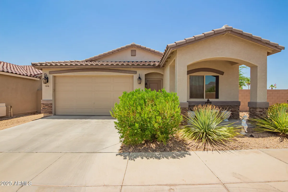 Property Slideshow image 1 of 29 | 1616 s aryelle rd, Apache Junction, AZ, 85119