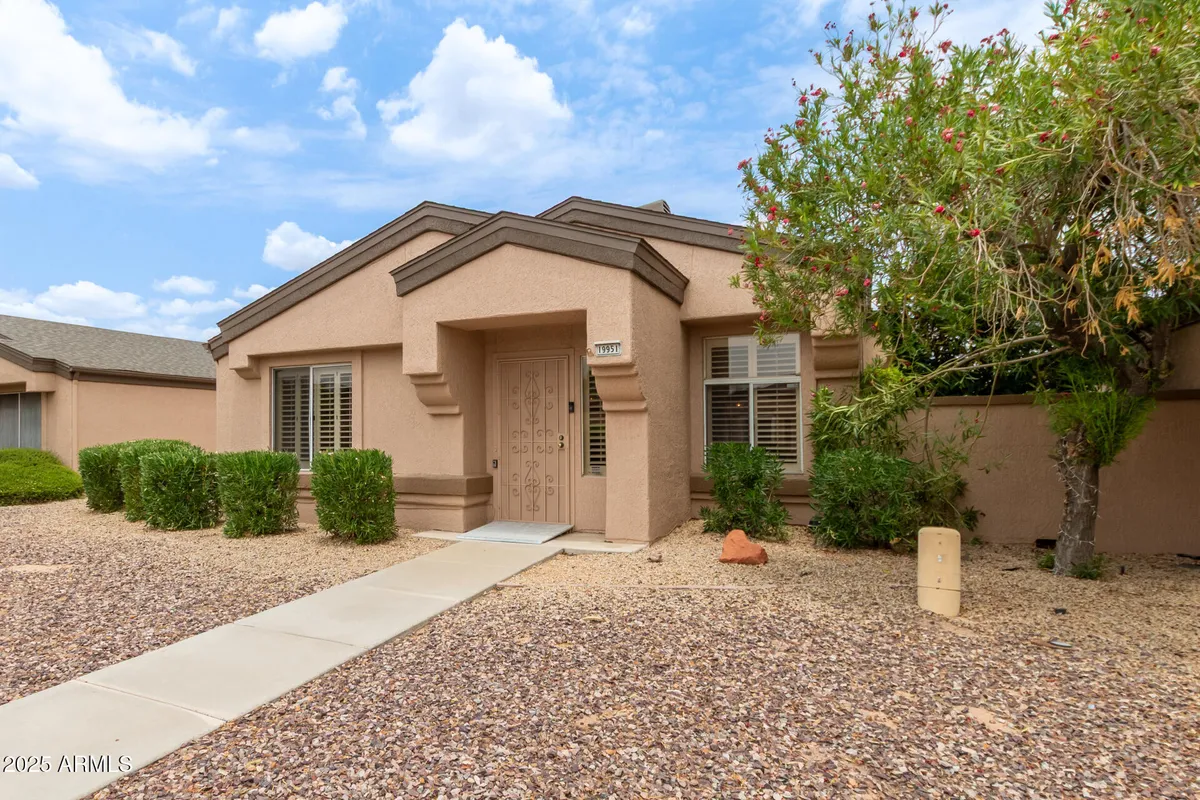 Property Slideshow image 1 of 19 | 19951 n greenview dr, Sun City West, AZ, 85375