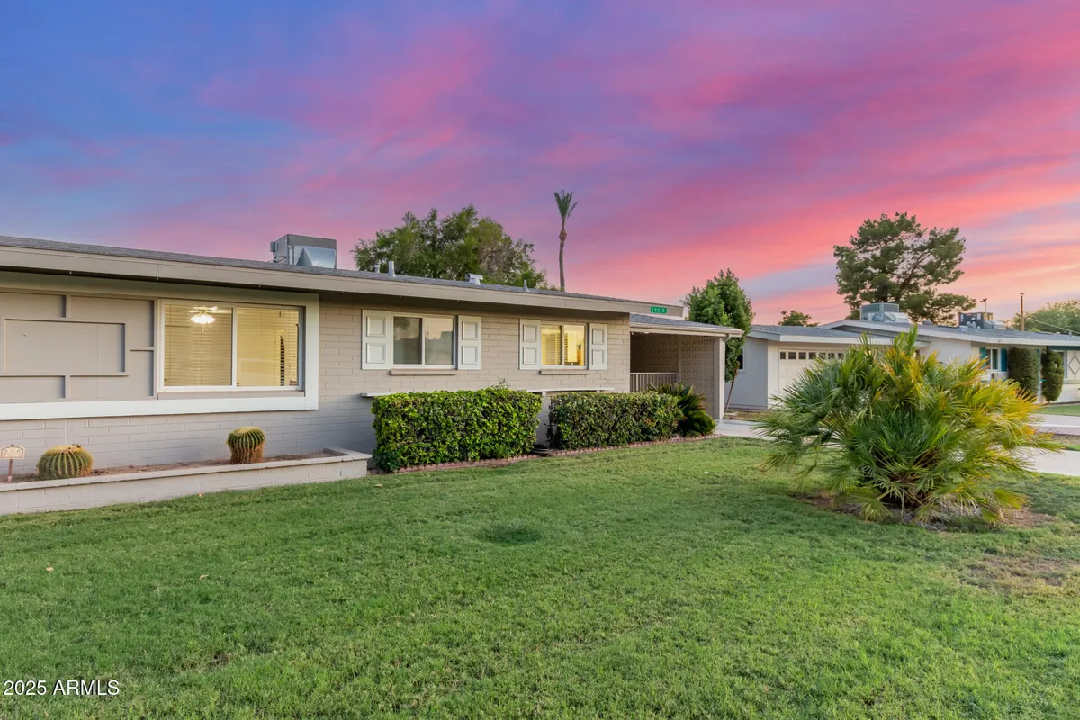 Property Slideshow image 1 of 44 | 10219 w snead cir, Sun City, AZ, 85351