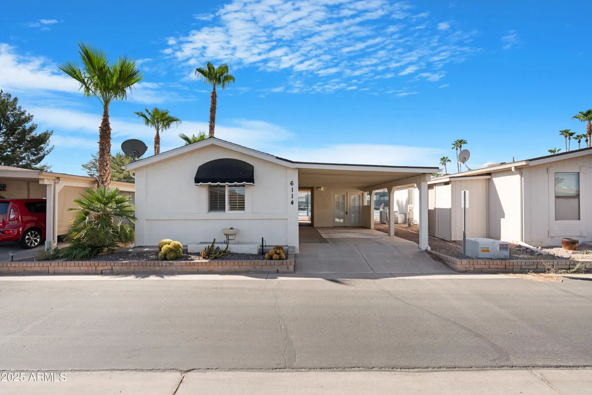 Property Slideshow image 1 of 55 | 6114 s sawgrass dr, Chandler, AZ, 85249