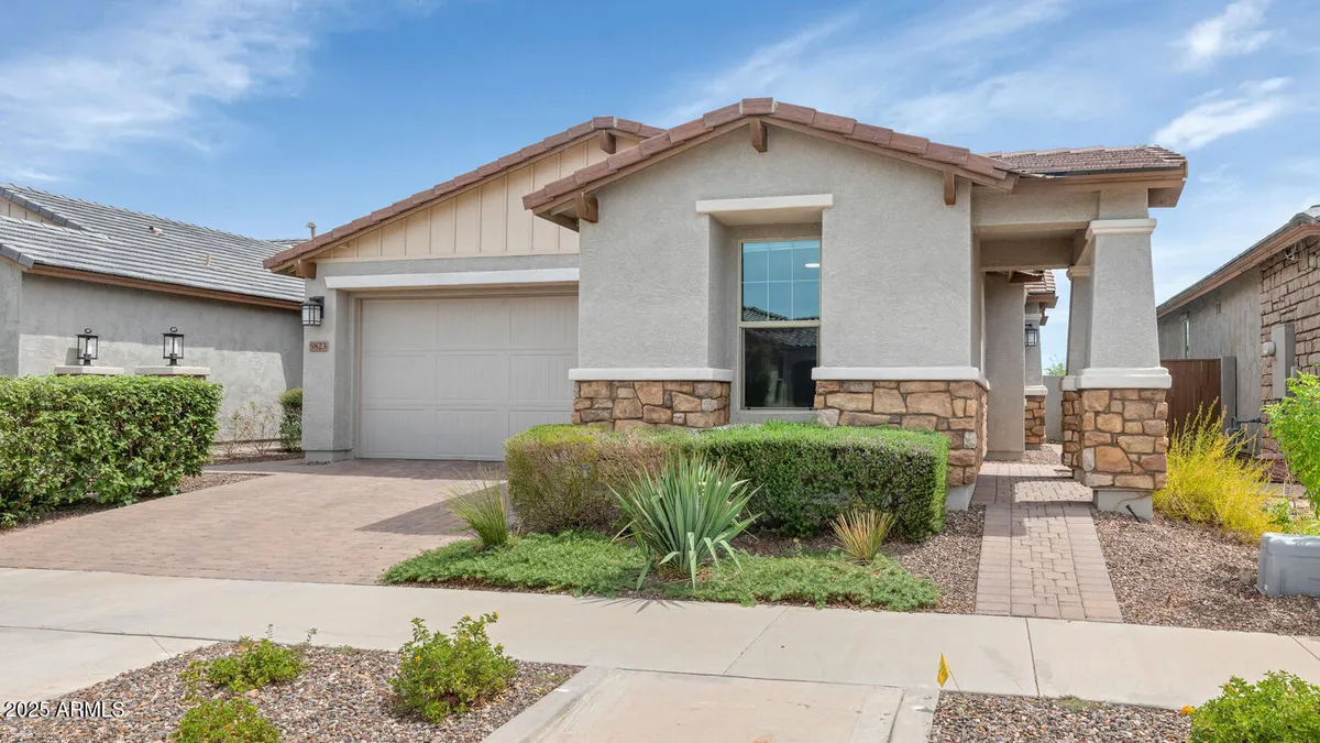 Property Slideshow image 1 of 34 | 5823 s del rancho, Mesa, AZ, 85212