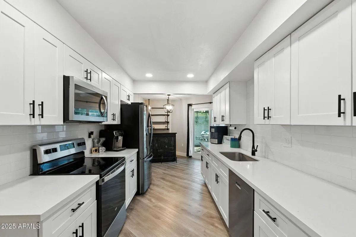 Property Slideshow image 1 of 33 | 10634 w hutton dr, Sun City, AZ, 85351