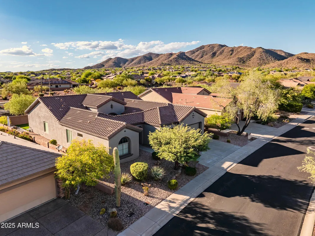 Property Slideshow image 1 of 57 | 41318 n bent creek way, Anthem, AZ, 85086