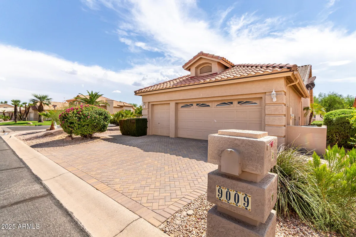 Property Slideshow image 1 of 42 | 9009 e cedar waxwing dr, Sun Lakes, AZ, 85248