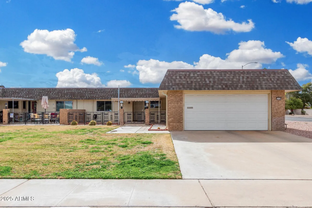 Property Slideshow image 1 of 26 | 11139 w cameo dr, Sun City, AZ, 85351