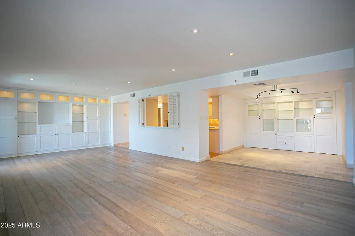 Property Slideshow image 1 of 48 | 7850 e camelback rd unit 406, Scottsdale, AZ, 85251